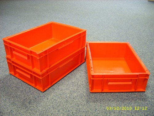 New plastic storage - 10, crates